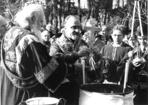 Освящение воды в праздник Крещения Господня, 1960-е годы. Фото из книги "Русские церкви в Ницце"